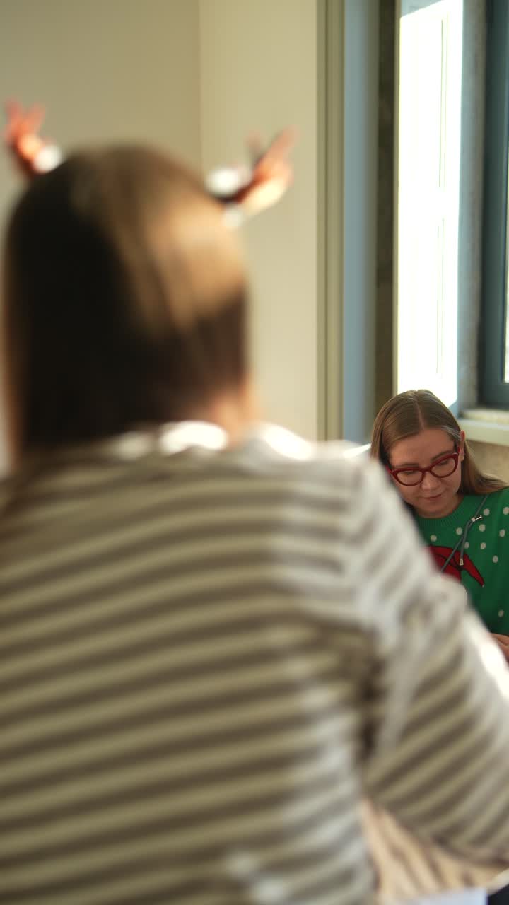 가족 크리스마스 시간 집에서