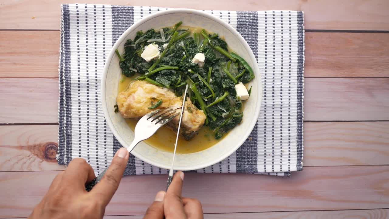 스파나치와 채소와 함께 생선