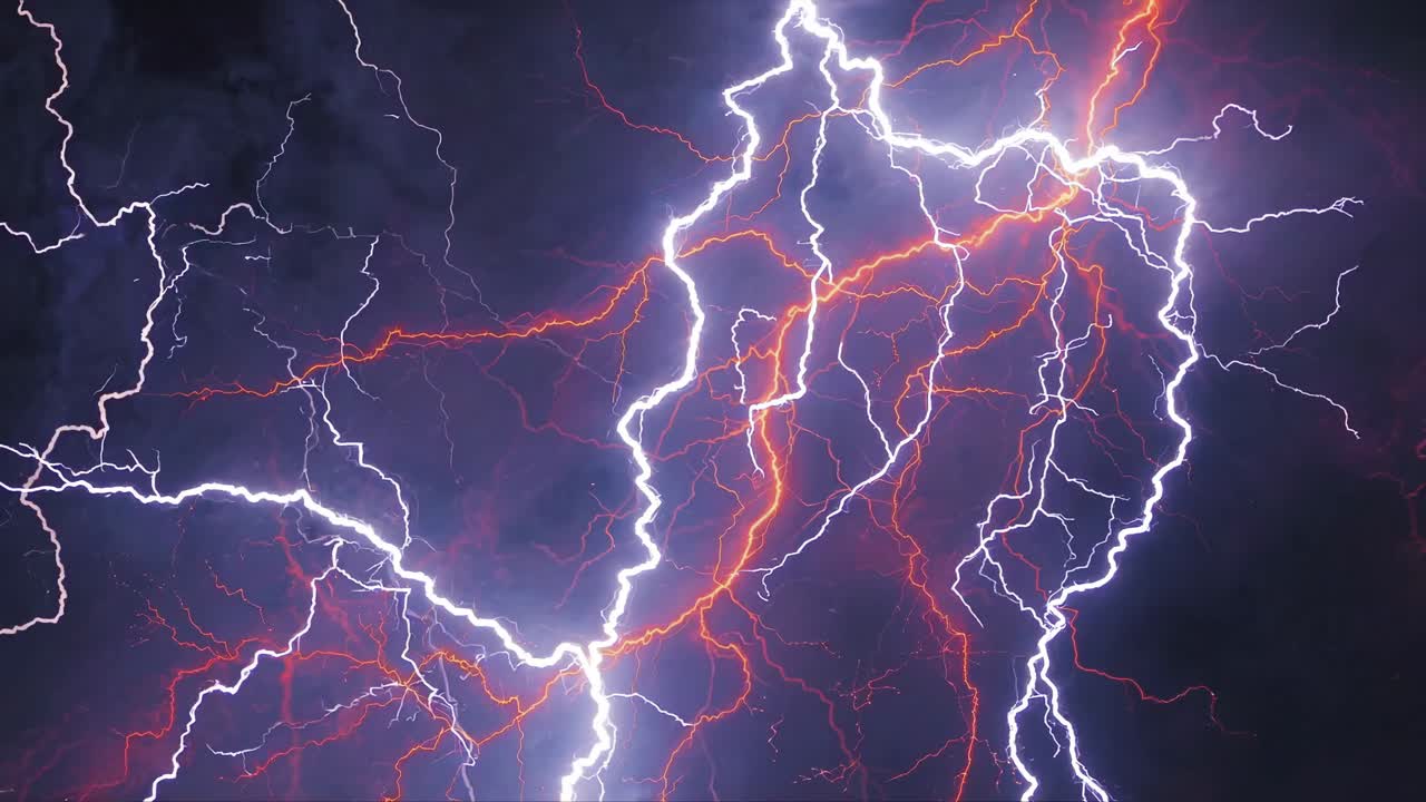 Primo piano dinamico di fulmini rossi accesi contro un cielo scuro, che crea un'atmosfera elettrizzante.