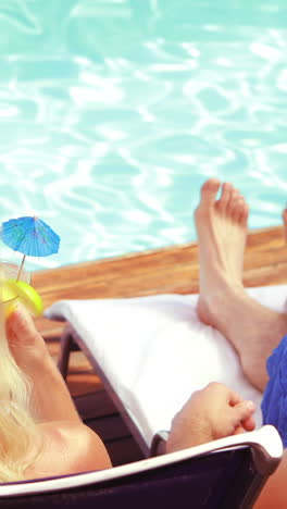 couple drinking cocktails