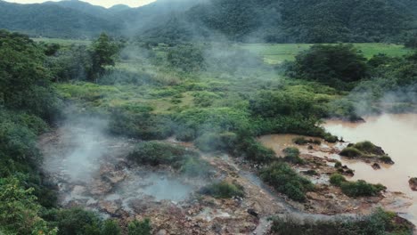 vapor sobre el lago hirviendo, nag aso, manito albay, filipinas