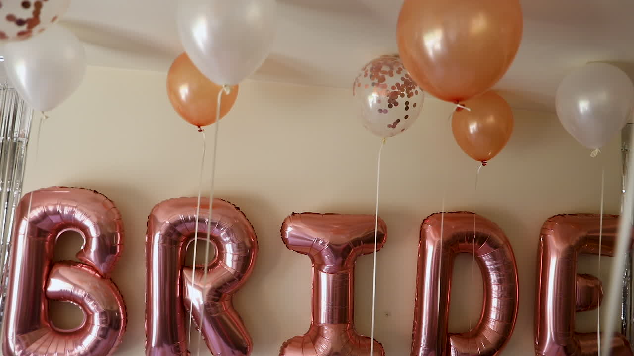 adornos y globos para la habitación de la novia - push in