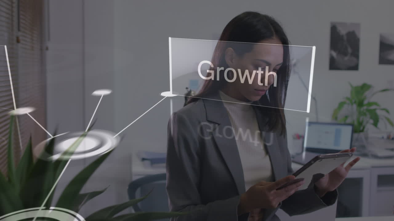 animación de conexiones y textos de negocios sobre una mujer biracial feliz con teléfono inteligente