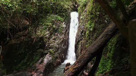 Una-Vista-De-La-Cascada-Bang-Pae-En-La-Selva-Cerca-De-Phuket,-Tailandia.