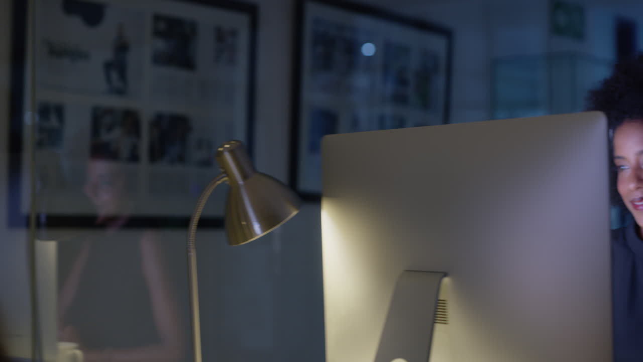 en contacto con los clientes las 24 horas del día