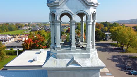 Spectacular-flight-through-the-bell-tower-of-a-church-in-Montreal,-Canada