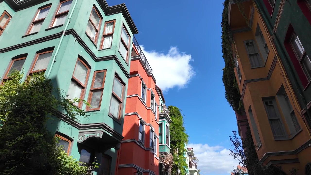 Vista em Ângulo Baixo de Casas Históricas Coloridas em Istambul
