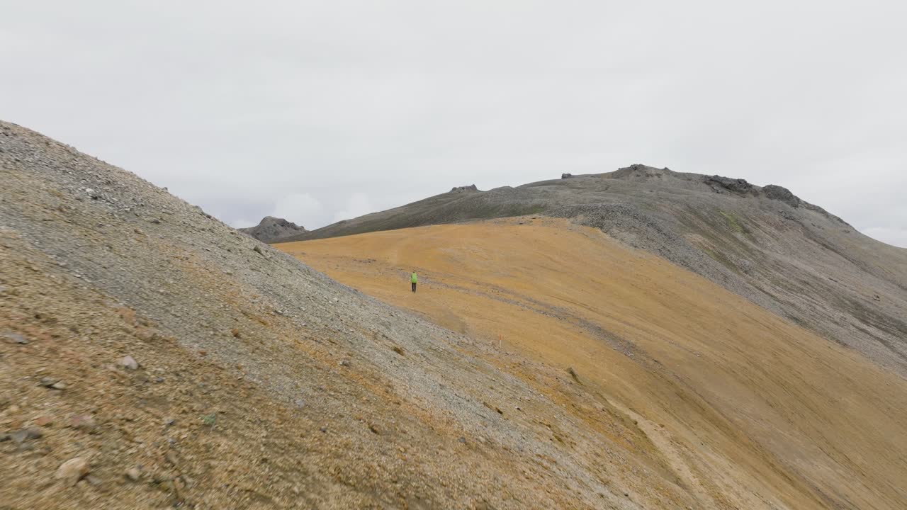 Sentiero Suðurnámur, zona di Landmannalaugar, parte 1, seguire a bassa quota, Islanda.