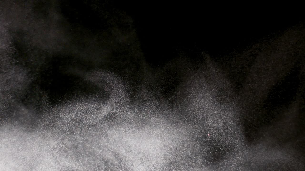 검은 바탕에 분리 된 파우더