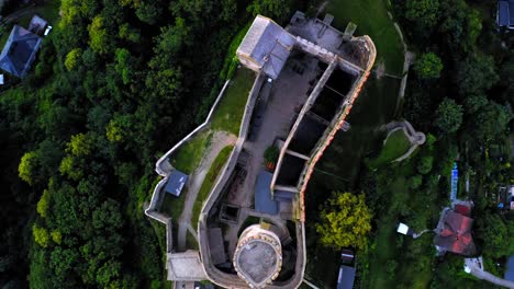 el castillo de bolkow en la baja silesia, polonia