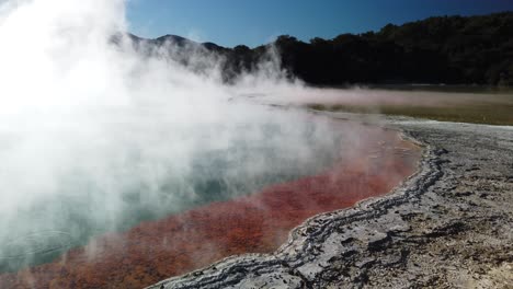 País-De-Las-Maravillas-Termales,-Nueva-Zelanda,-Piscina-De-Champán-Con-Agua-Termal-Y-Vapor-En-La-Famosa-Atracción-Turística-Y-Maravilla-Natural