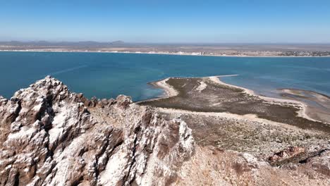 Isla-De-Alcatraz-En-El-Mar-De-Cortez-Vista-Aérea