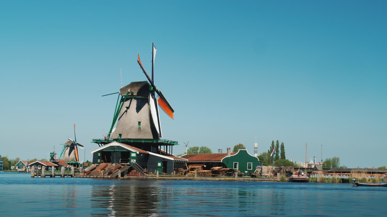 오래된 방앗간이 있는 네덜란드 풍경