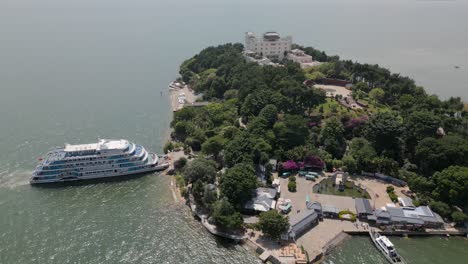 imágenes de drones de panorámica horizontal de la isla amorosa de nanzhao