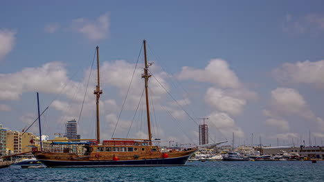 Old-wooden-vessel-moored-in-docks-of-Valetta,-time-lapse-view