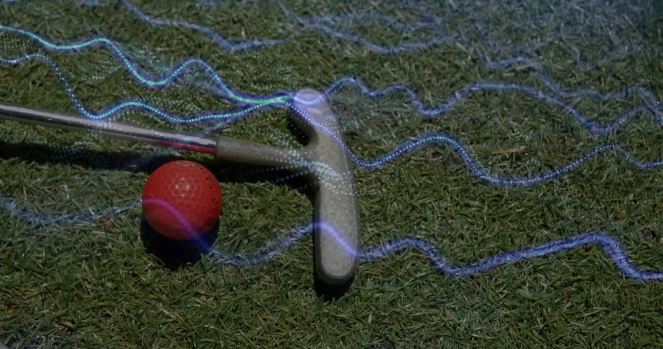 Il secondo fotogramma inizia con strisce blu elettrico che circondano un putter e una pallina da pratica rossa, visualizzando energia.