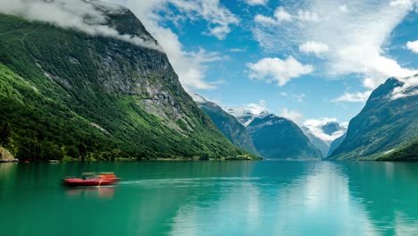 Timelapse-Hermosa-Naturaleza-Noruega-Paisaje-Natural-Lago-Lovatnet-Valle-Lodal.