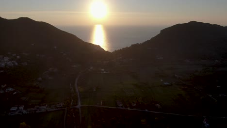 Vista-De-Drones-Desde-La-Puesta-De-Sol-En-La-Isla-De-Corfú-Grecia