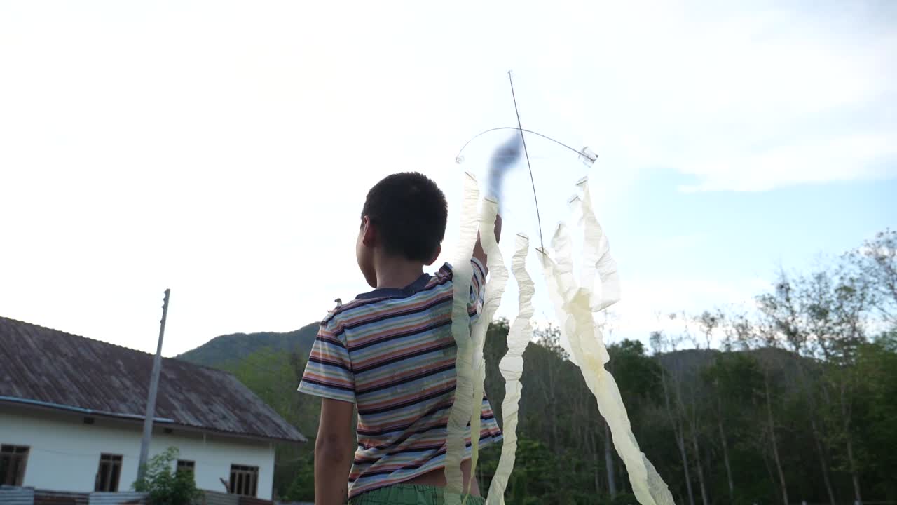 Kite를 날리는 소년