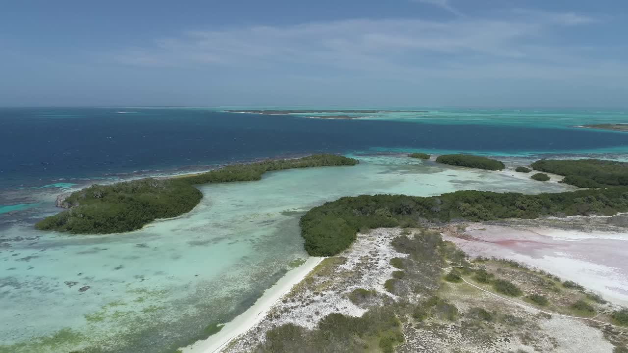 Los Roques, caribbean , Venezuela. Great beach scene. Fantastic landscape.-Travel destination.-Vacation concept.-Caribbean.  Moving  view of agustin island