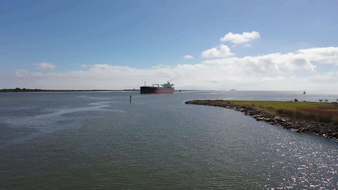 텍사스주 라포르테의 모건스 포인트 근처 샌 재신토 강 상선