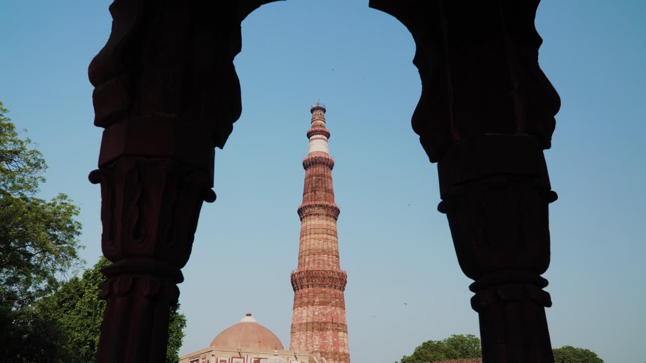 cinematic wide shot of qutub minar
