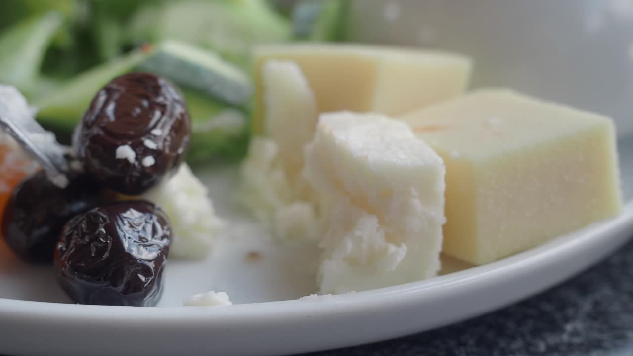 Peynir ve Zeytin Tabağı