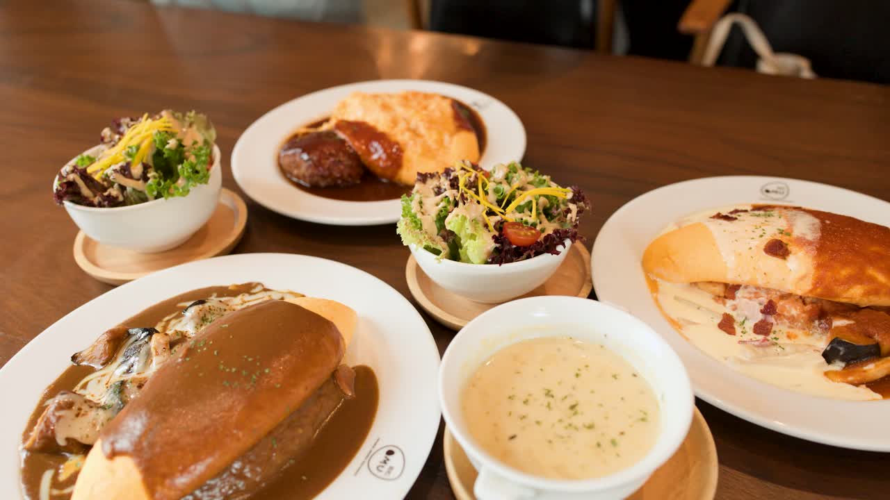 Omurice and other Japanese dishes