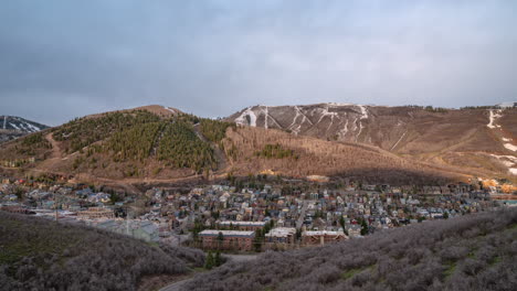 Park-City-Utah-4k-Timelapse-Al-Amanecer-Con-Sutil-Movimiento-De-Nubes