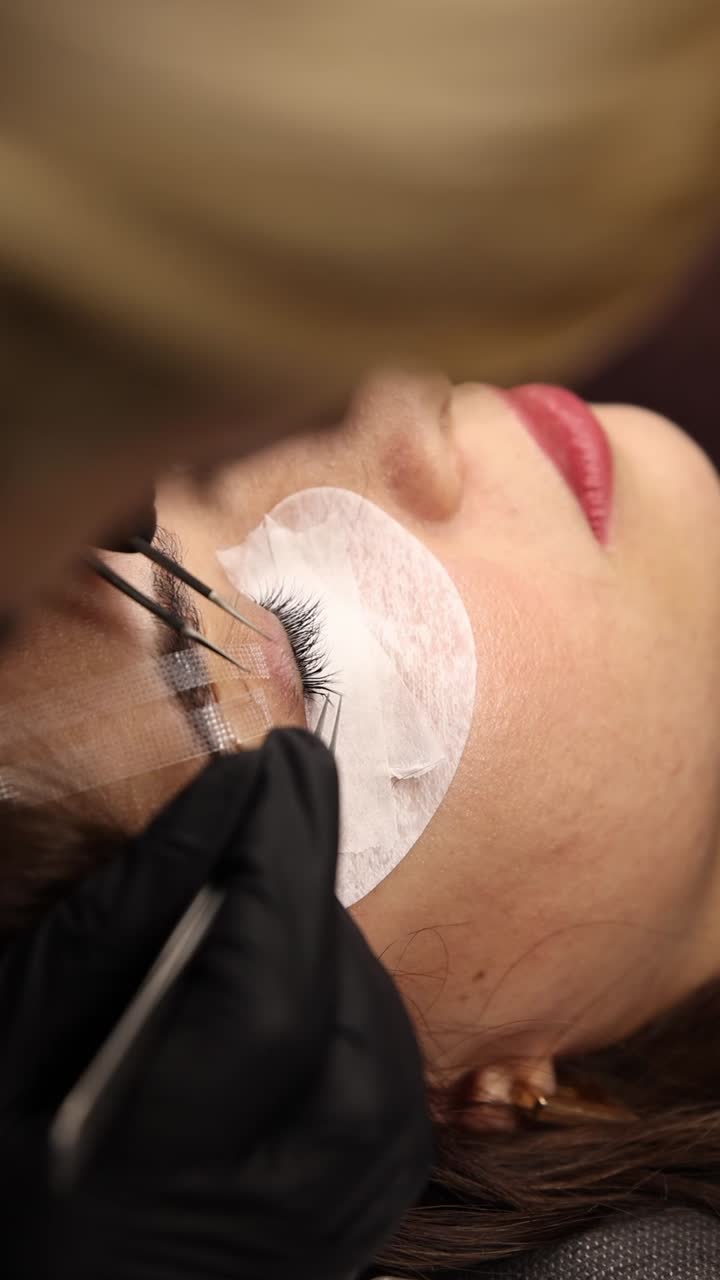 Eyelash Extensions Application