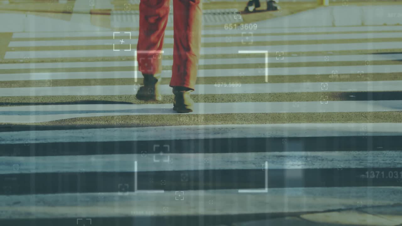 animación de escaneo de alcance sobre la sección baja de un hombre cruzando la calle.