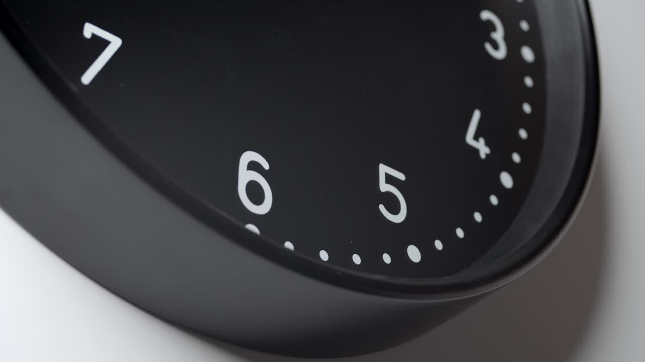 Black Clock Face from 4 to 7 hours oclock