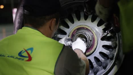 mantenimiento de las ruedas de las aeronaves