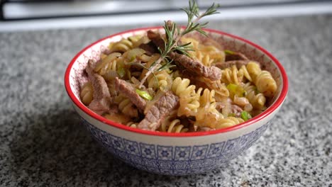 healthy bowl of pasta with meat