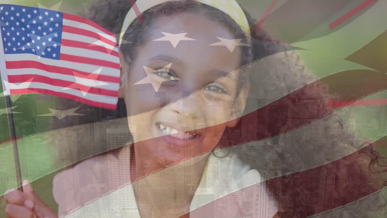 animación de la bandera de los estados unidos sobre una feliz chica afroamericana sonriendo a la cámara