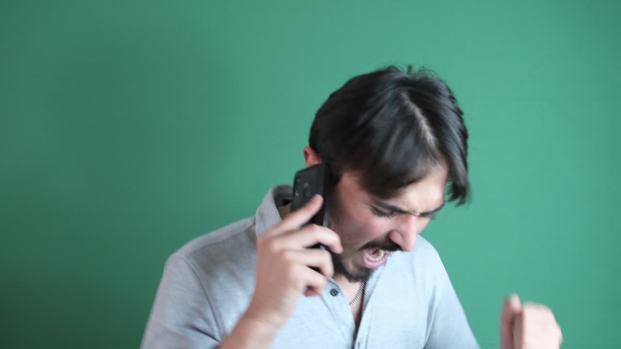 화를 내는 전화