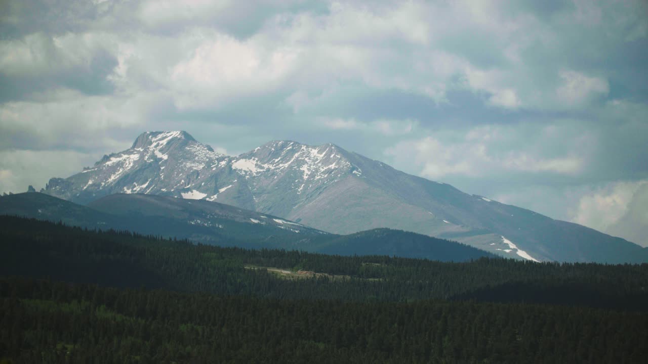 скалистые горы в районе гордон гулч недалеко от боулдера, колорадо, сша