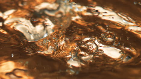 Boiling-liquid-gold-with-ice-cubes-2