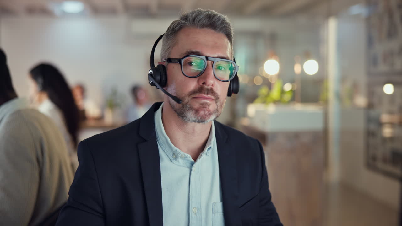 Ansigt af callcenter-agent, smil