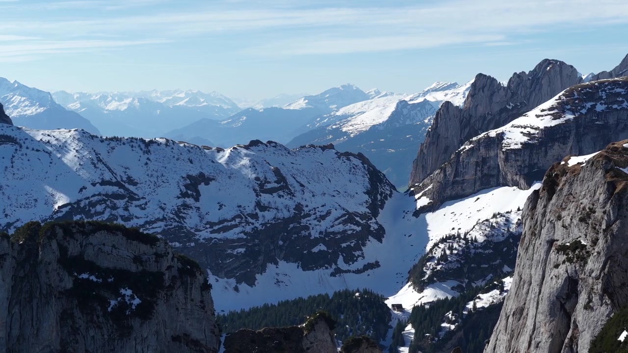 Alpsteinmassiv, Berggipfel der Schweizer Alpen, winterliche Schneelandschaft, Schweiz