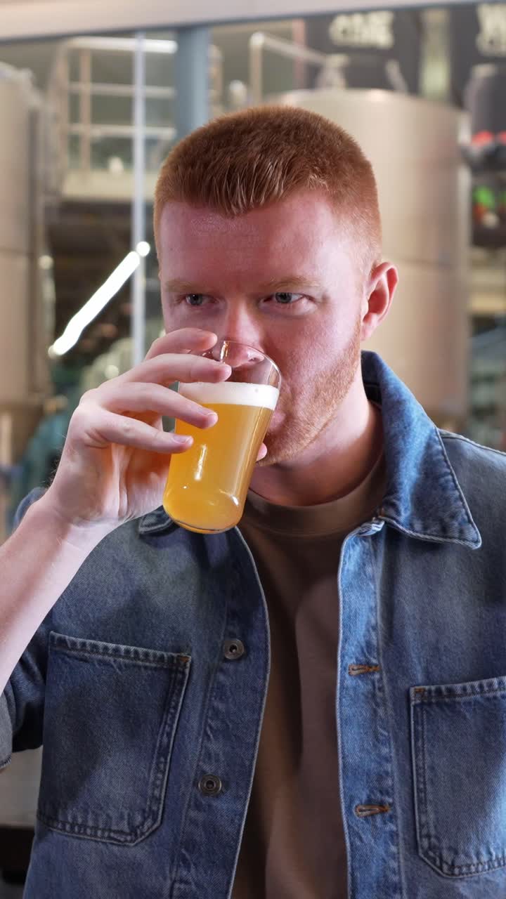 Bira içen adam