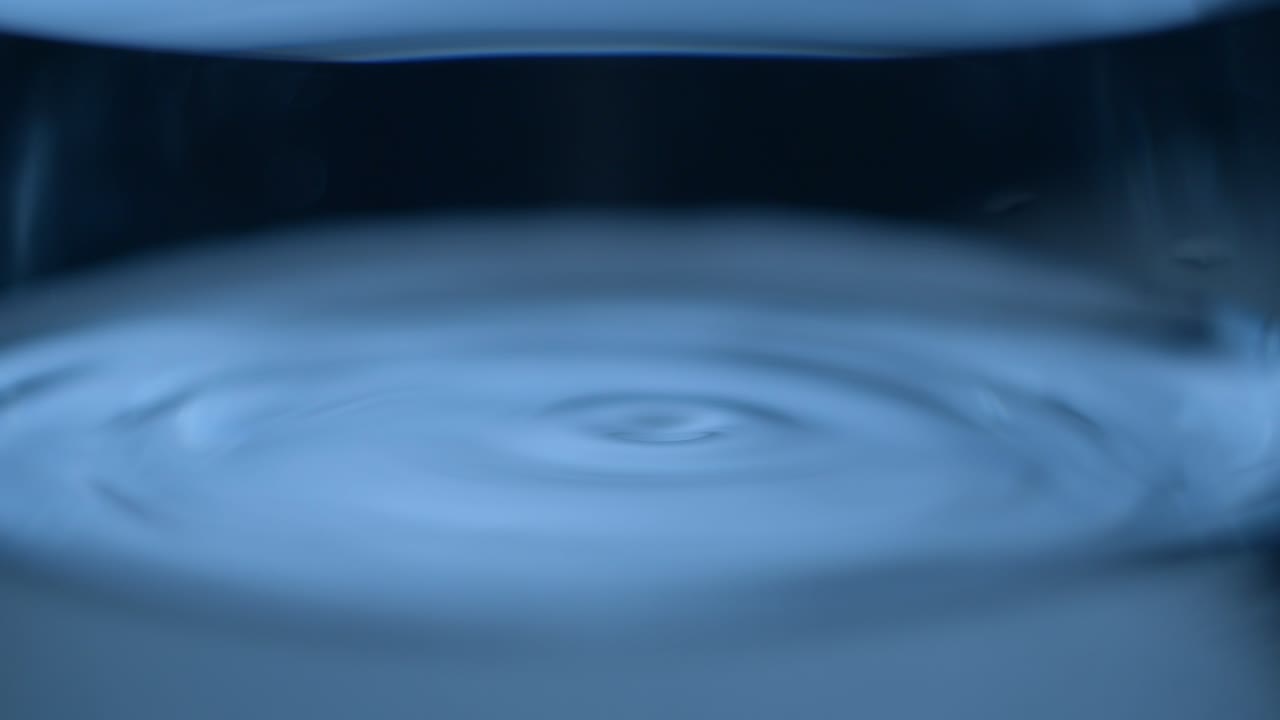 유리 안의 물방울