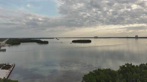 Vista-De-Drone-De-La-Bahía-De-Estero