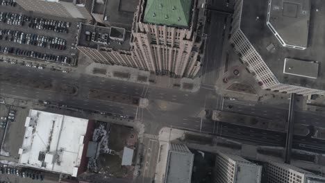 vista aérea del edificio histórico de pescadores y el paisaje circundante en detroit