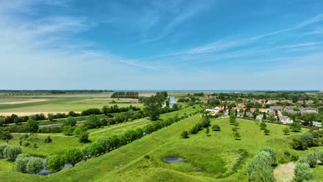 Pintoresco-Pueblo-De-Retranchement,-Holanda