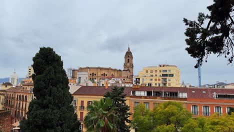 Vista-De-La-Iglesia-Católica-De-Málaga-Desde-La-Distancia-Costa-Del-Sol-España-Punto-De-Referencia