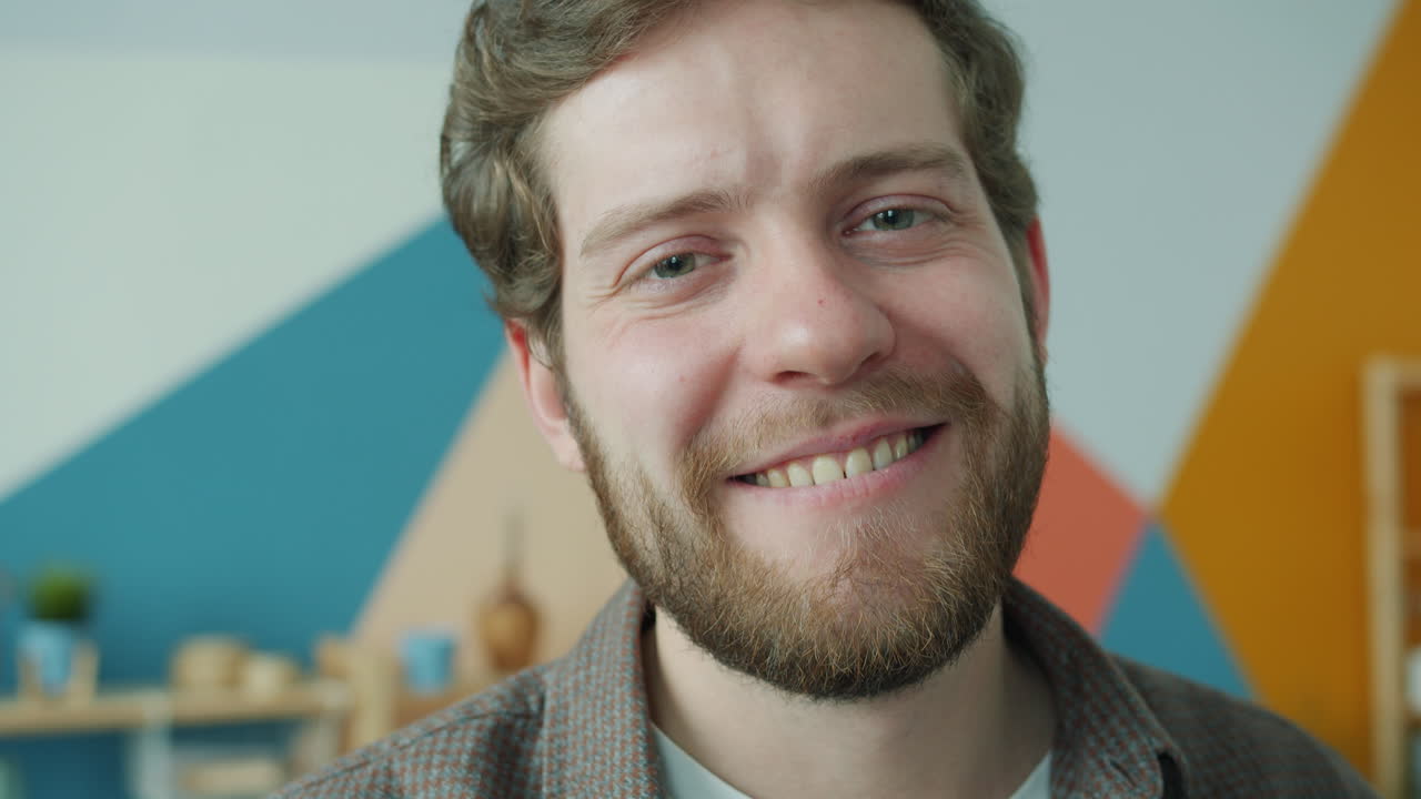 Retrato de un hombre sonriente