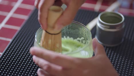 making matcha tea