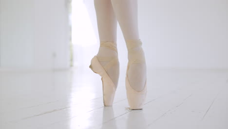 Feet,-ballet-and-ballerina-training-in-studio