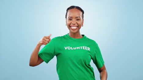 Happy-black-woman,-volunteer